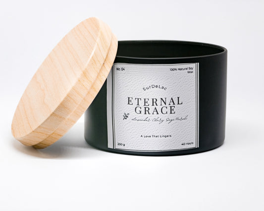 Eternal Grace – Lumânare Artizanală Turnată Manual din Ceară de Soia