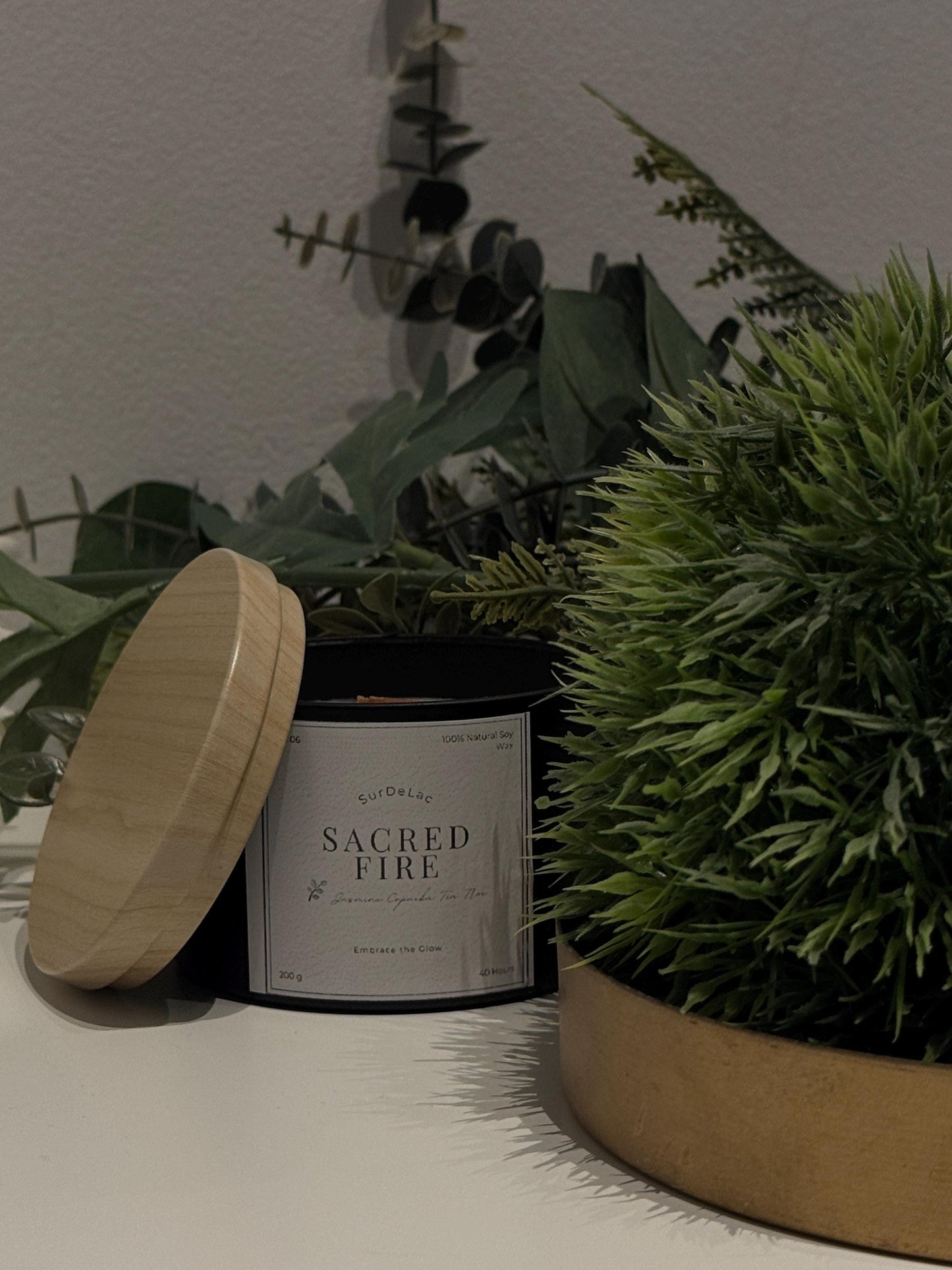 Sacred Fire – Lumânare Artizanală Turnată Manual din Ceară de Soia