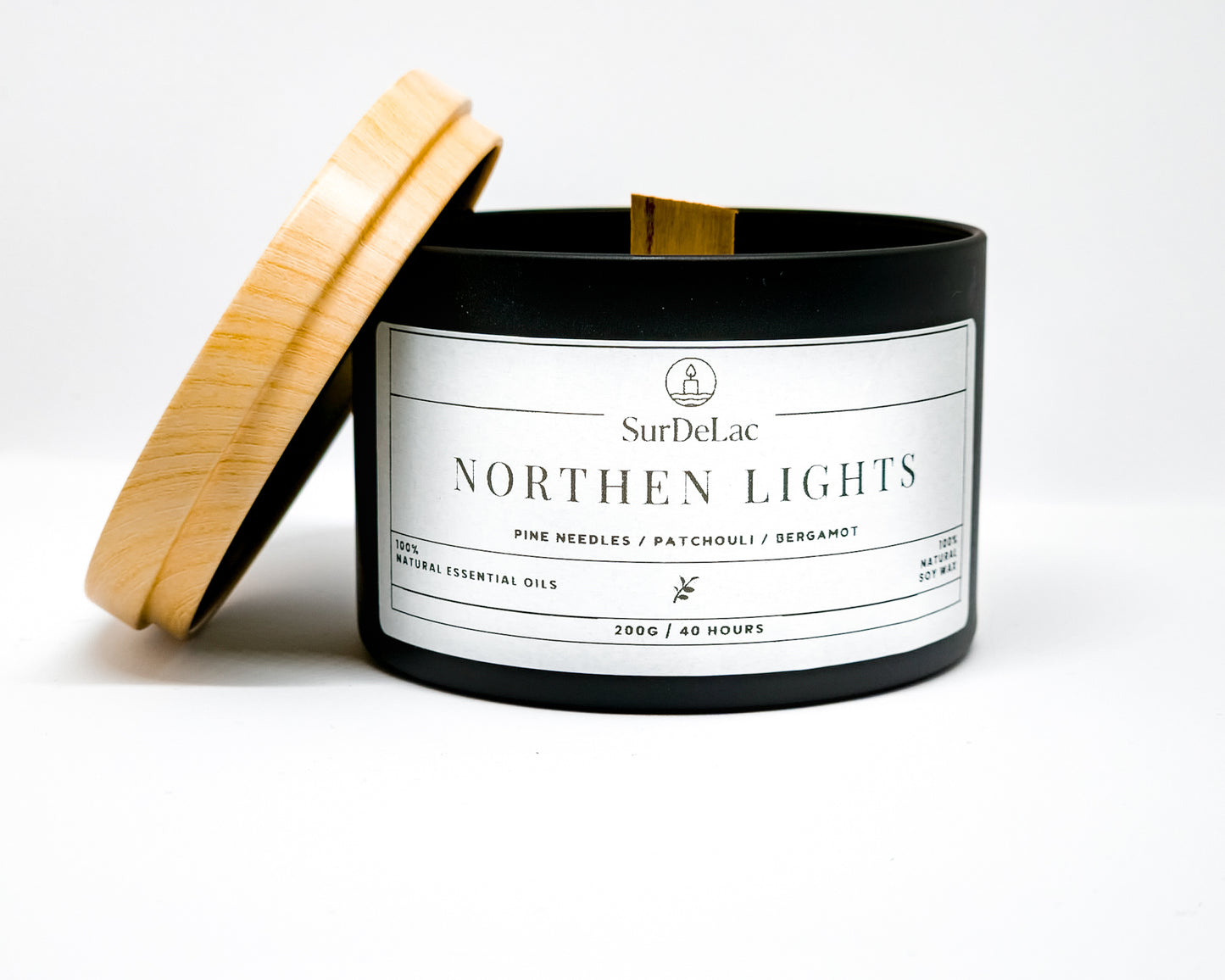 Northern Lights – Lumânare Artizanală Turnată Manual din Ceară de Soia