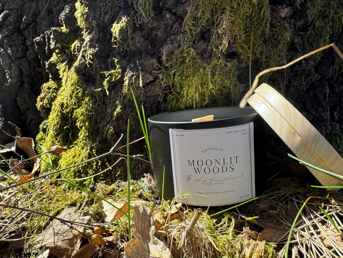 Moonlit Woods – Lumânare Artizanală Turnată Manual din Ceară de Soia