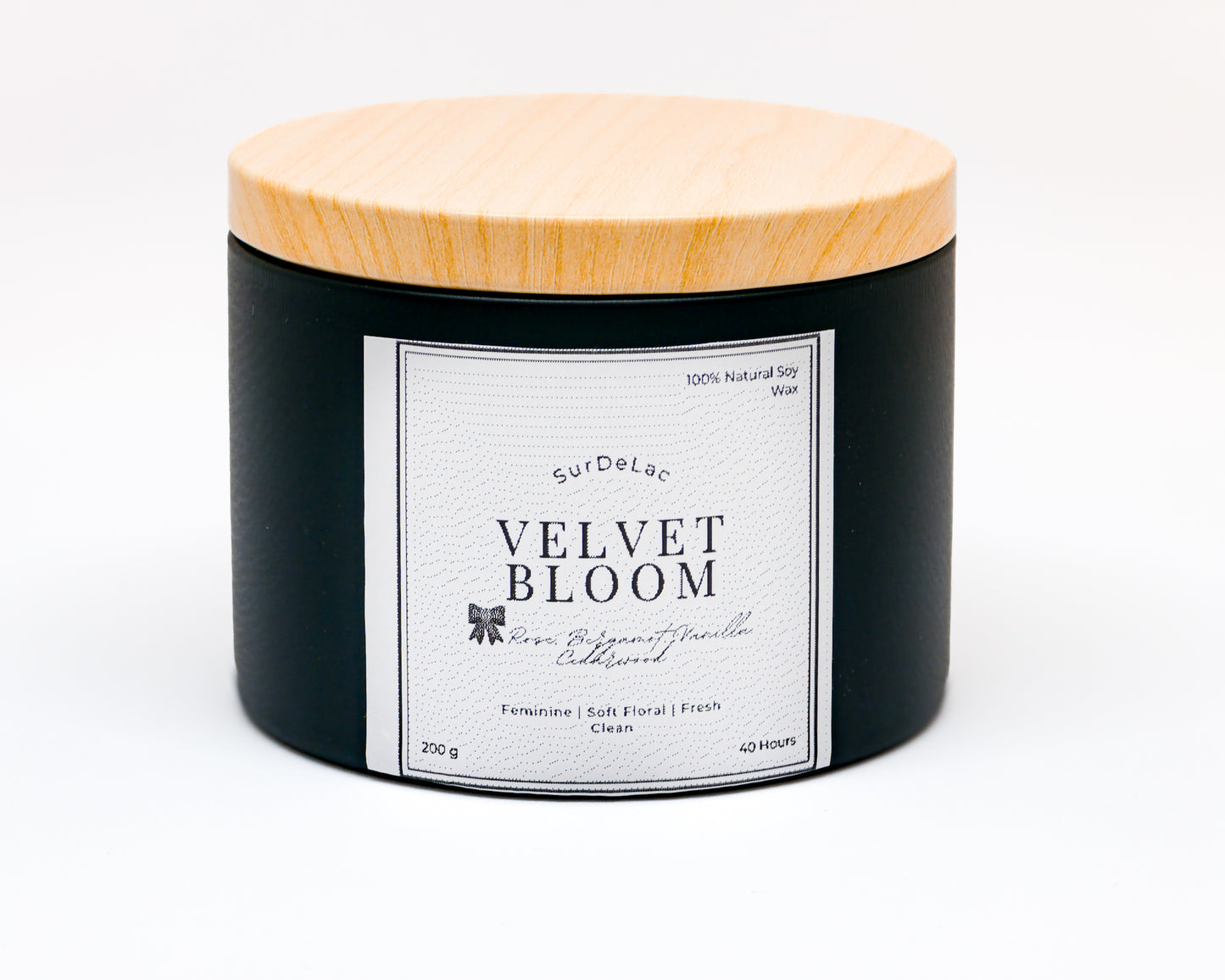 Velvet Bloom – Lumânare Artizanală Turnată Manual din Ceară de Soia