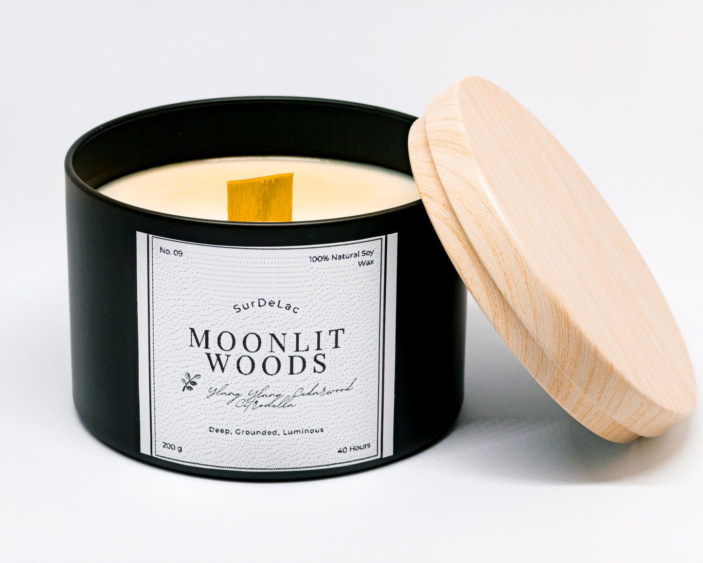 Moonlit Woods – Lumânare Artizanală Turnată Manual din Ceară de Soia