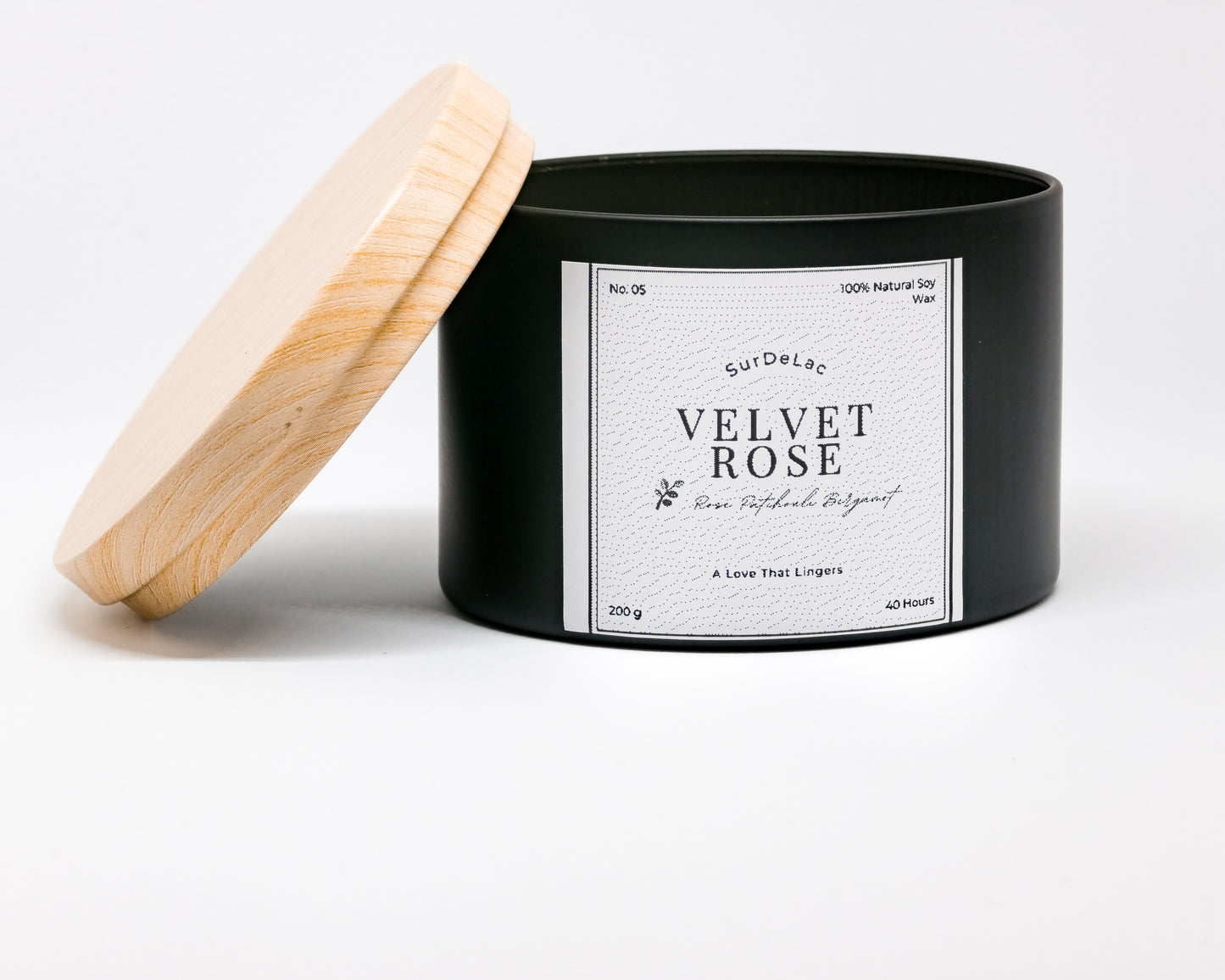 Velvet Rose – Lumânare Artizanală Turnată Manual din Ceară de Soia